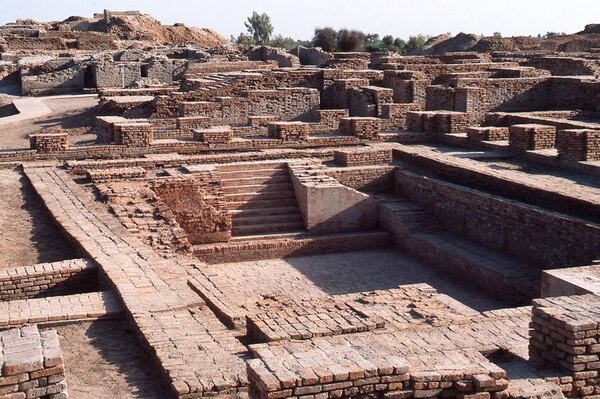 Mohenjo-daro (1)